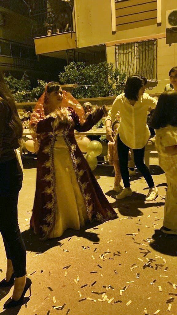 Koca Yürekli Baba, Down Sendromlu Kızının Düğün Hayalini Sokağı Kapatarak Gerçekleştirdi