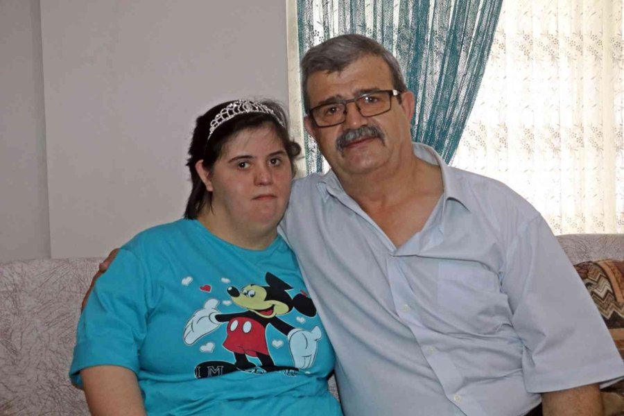Koca Yürekli Baba, Down Sendromlu Kızının Düğün Hayalini Sokağı Kapatarak Gerçekleştirdi