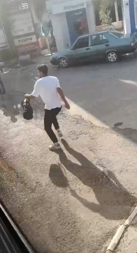 Otobüs Ücretini Yüksek Bulup Şoföre Saldırdı, Linç Edilmekten Yine Yolcular Kurtardı