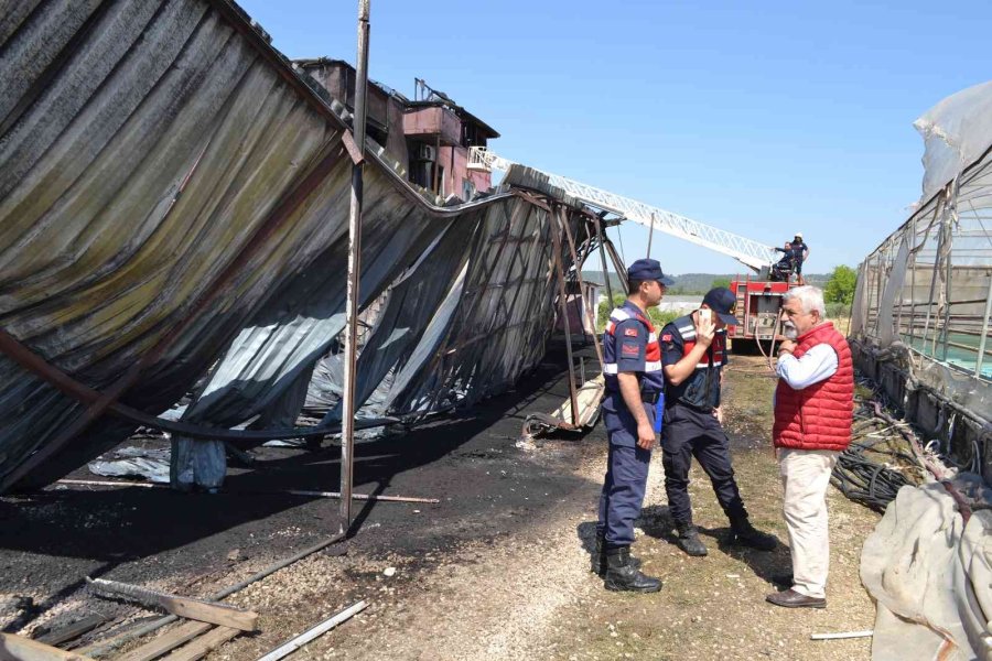 Fide İşçilerinin Kaldığı Lojman Küle Döndü
