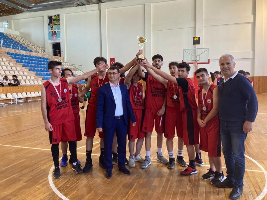 Kumluca’da Yüzme Şenliği Düzenlendi