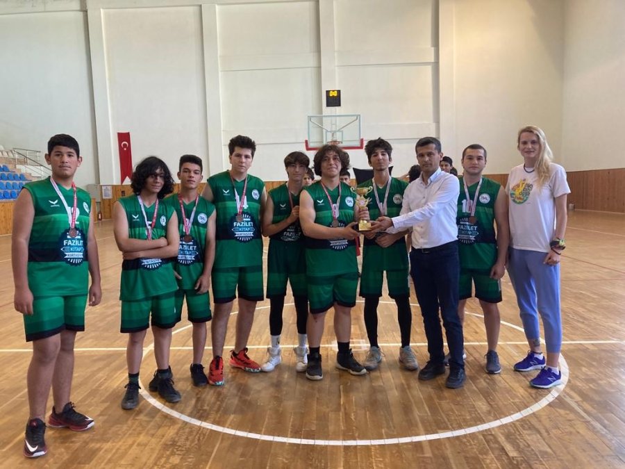 Kumluca’da Yüzme Şenliği Düzenlendi