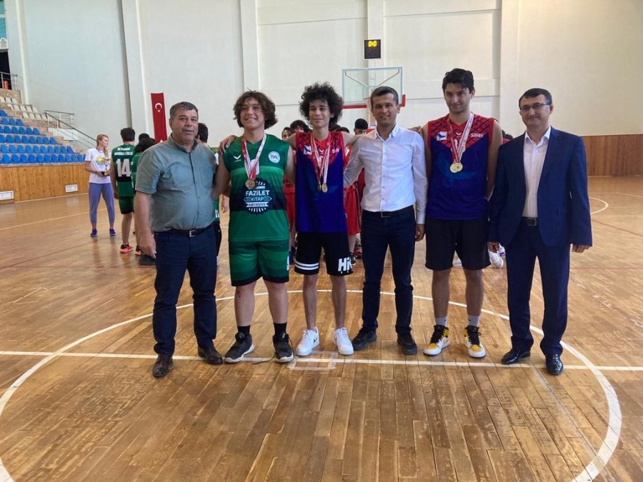 Kumluca’da Yüzme Şenliği Düzenlendi