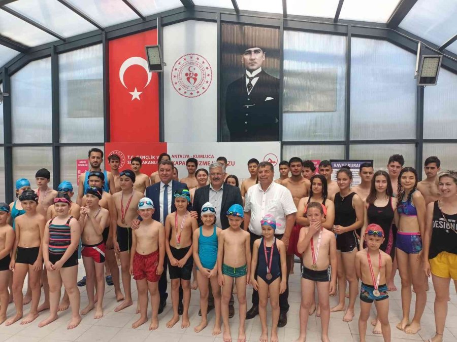 Kumluca’da Yüzme Şenliği Düzenlendi