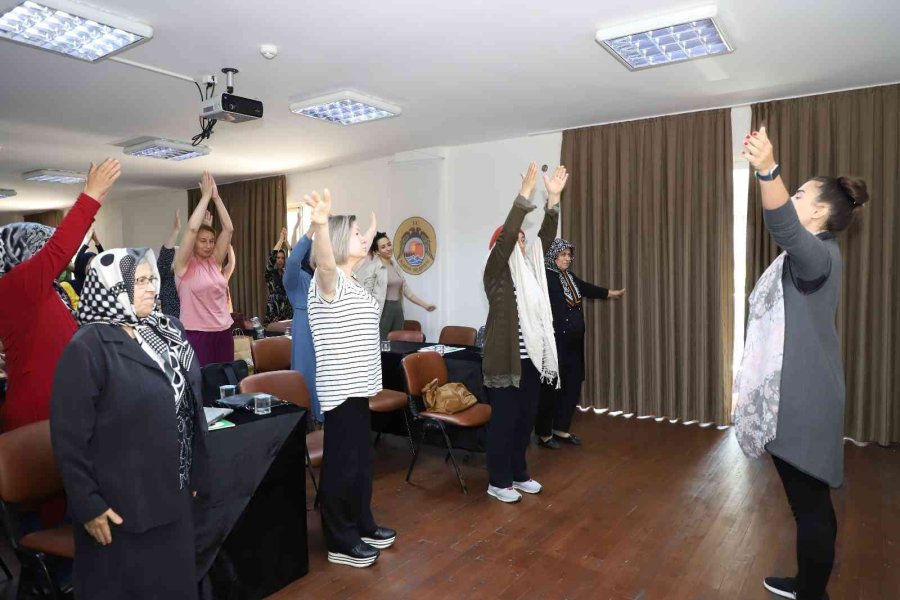 Alanya Belediyesinin Aile İçi İletişim Ve Sağlıklı Yaşam Seminerleri Sürüyor