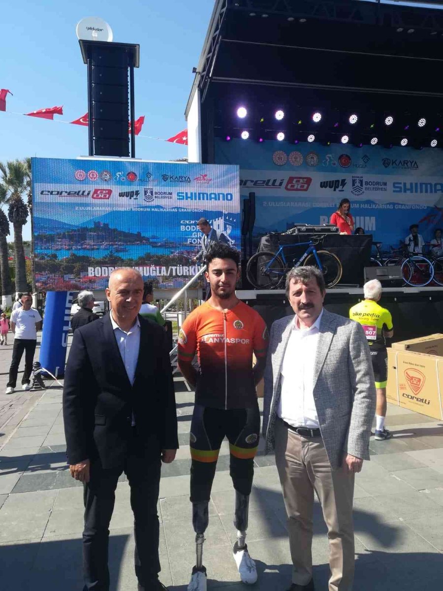 Alanyasporlu Bisikletçiler Bodrum’da 2 Madalya Kazandı