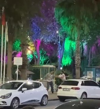 Antalya’da Silahlı Sopalı Kavga, Silahla Ateş Edilme Anı Kamerada: 3 Yaralı, 3 Gözaltı