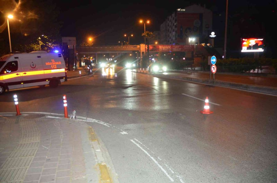 Motosiklet Yayaya Çarptı: 3 Yaralı