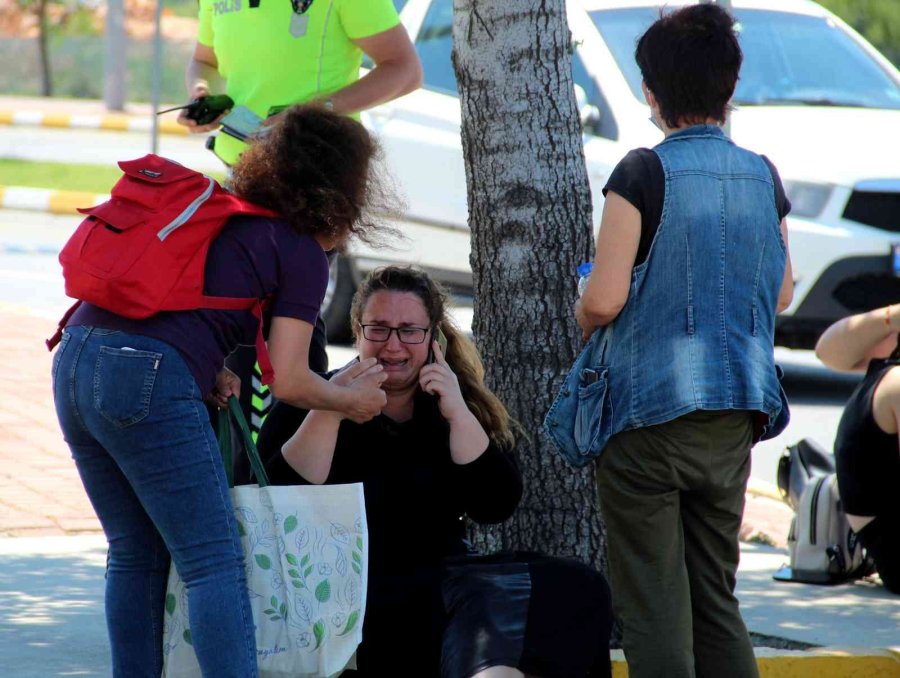 Antalya’da Otomobiller Çarpıştı, Öğretim Üyesi Ve Öğrenci Şoka Girdi