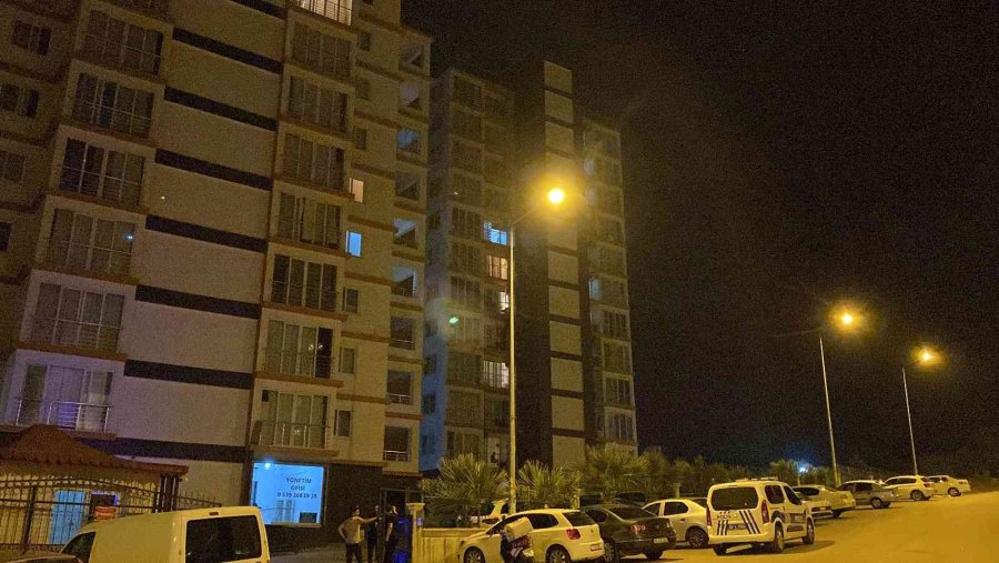 Polis Arkadaşını Silahla Yaralayan Genç Kız Ardından İntihara Teşebbüs Etti