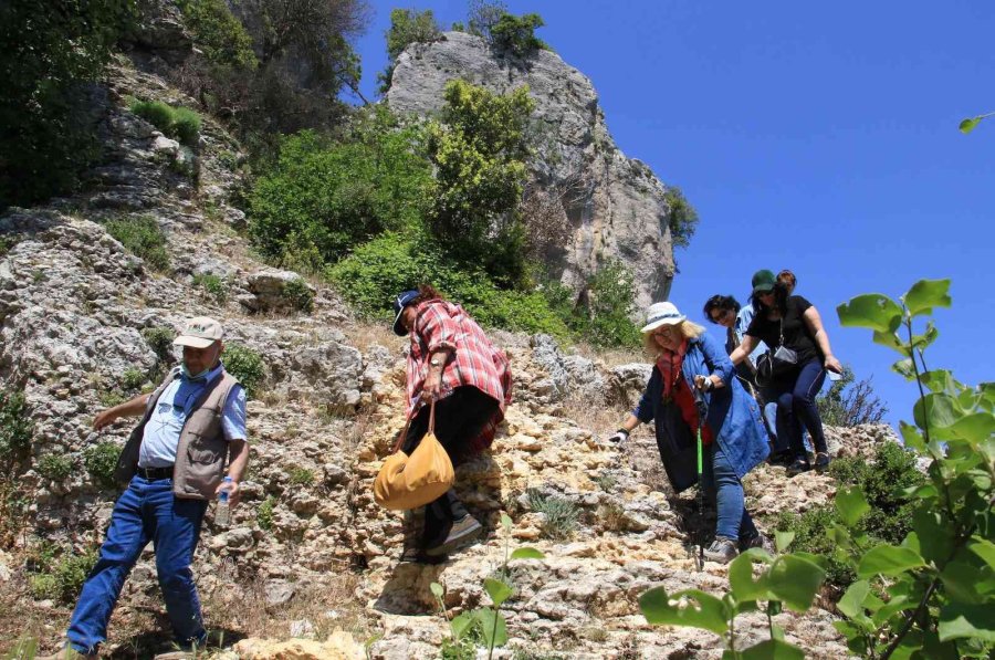 Mersin’de Heyecanlandıran Keşif: Çoban Keçi Ararken, Milattan Önceki Yazılı Tasvirleri Bulmuş