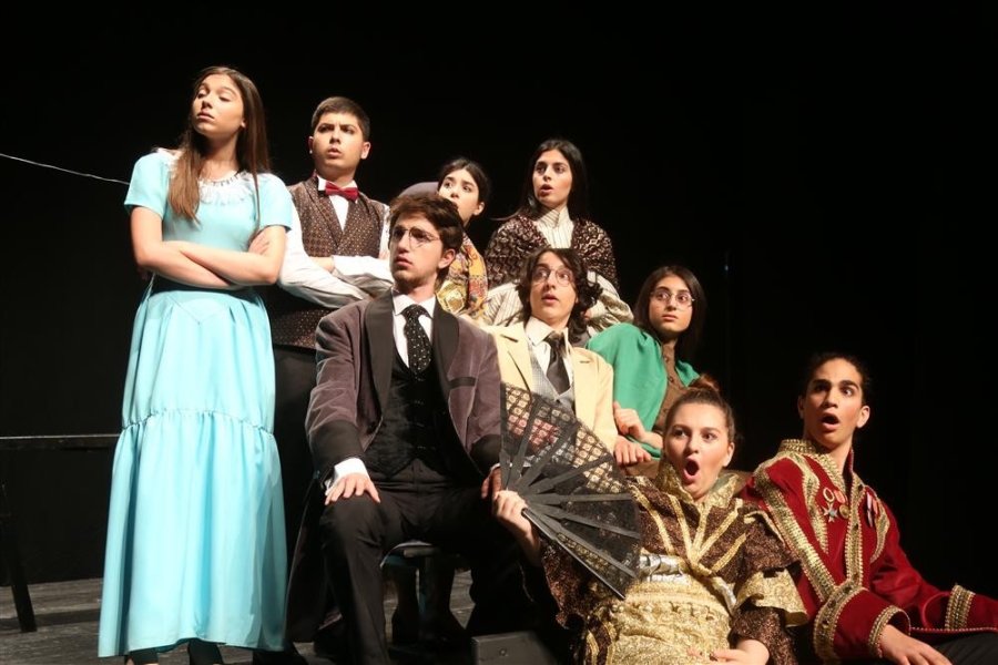 Öğrenciler Sınıftan Sahneye İnerek Tiyatro Oynayacak