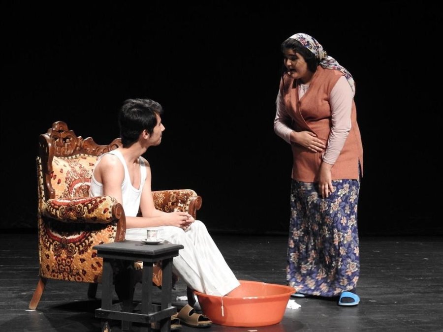 Öğrenciler Sınıftan Sahneye İnerek Tiyatro Oynayacak