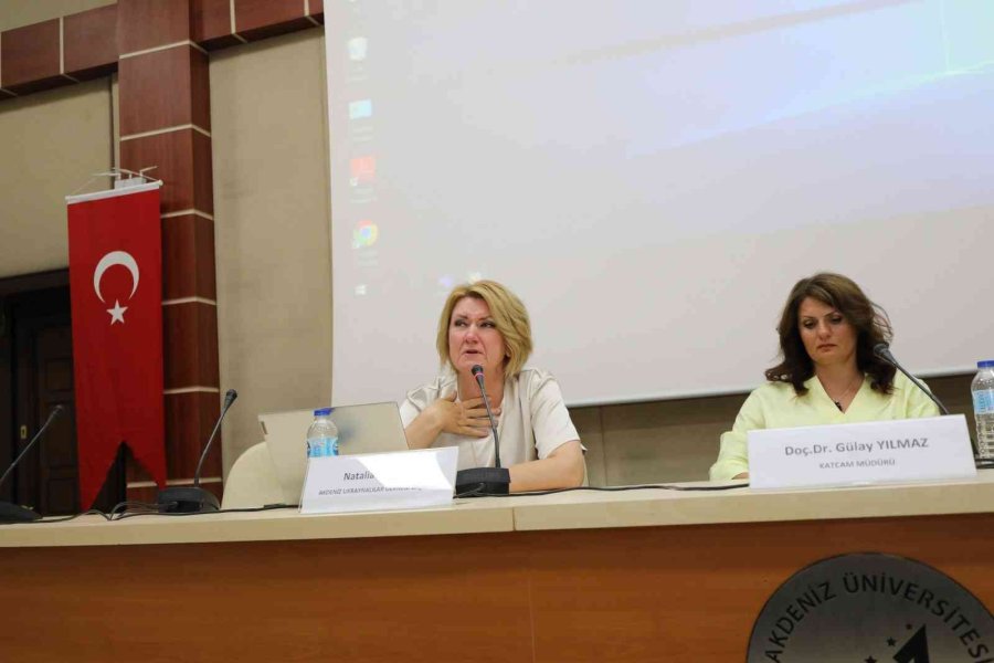 Akdeniz Üniversitesi’nde ’savaş, Kadın Ve Göç Paneli’ İle ’göçmen Kadın Sanatçılar Resim Sergisi’ Düzenlendi