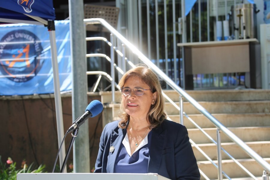 Aü’de Sağlıkta Zirve Ve İstihdam Fuarı