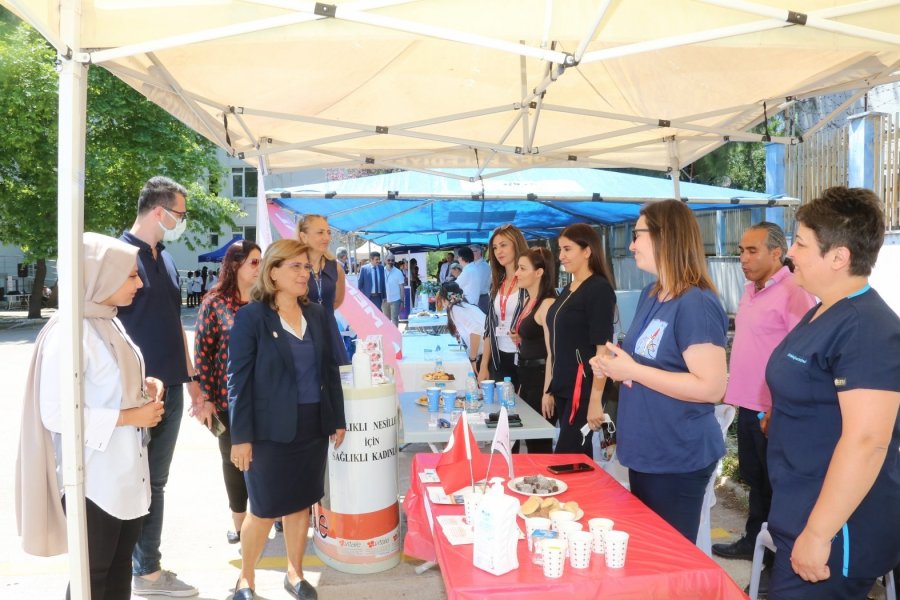 Aü’de Sağlıkta Zirve Ve İstihdam Fuarı