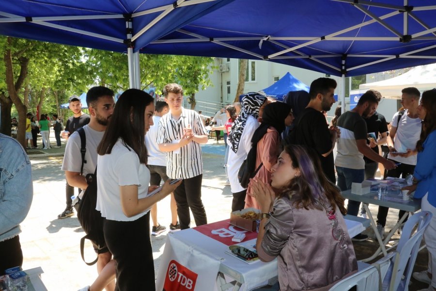 Aü’de Sağlıkta Zirve Ve İstihdam Fuarı