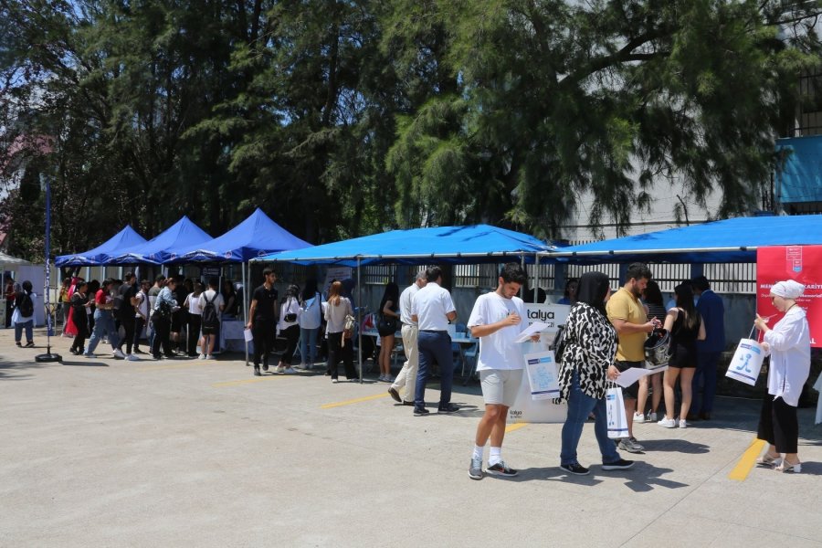 Aü’de Sağlıkta Zirve Ve İstihdam Fuarı