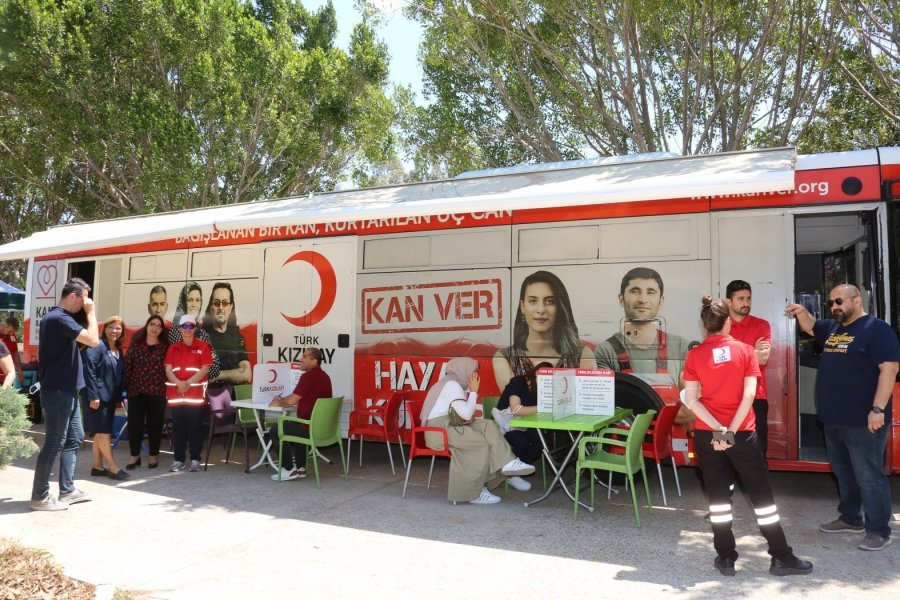 Aü’de Sağlıkta Zirve Ve İstihdam Fuarı