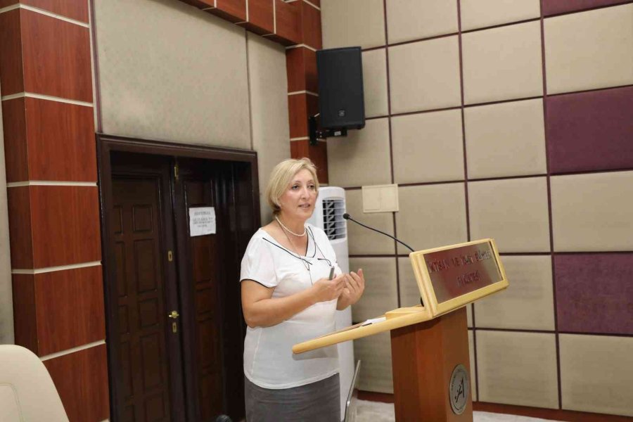 Akdeniz Üniversitesi’nde ’savaş, Kadın Ve Göç Paneli’ İle ’göçmen Kadın Sanatçılar Resim Sergisi’ Düzenlendi