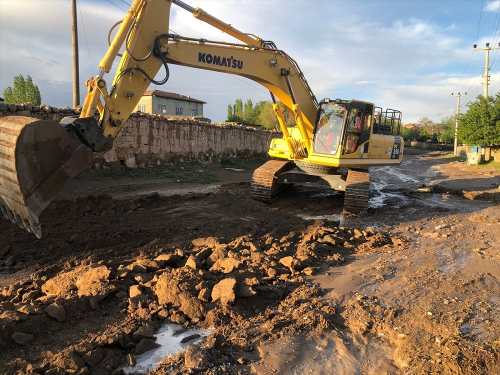 Aksaray'da Sağanak Ve Dolu Tarım Arazilerine Zarar Verdi