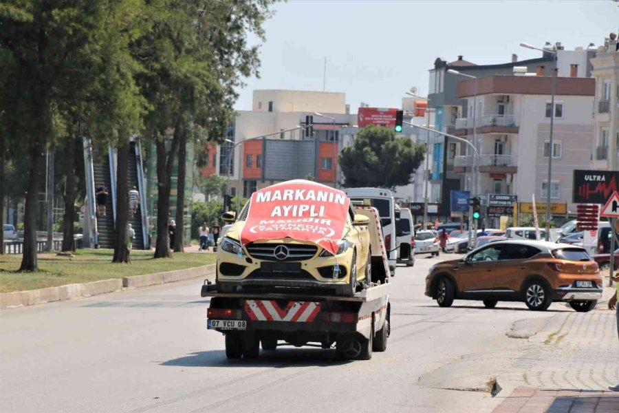 Aldığı Lüks Otomobil İle Hayal Kırıklığı Yaşayan Adam, Araca Çekici Üzerinde Şehir Turu Attırdı