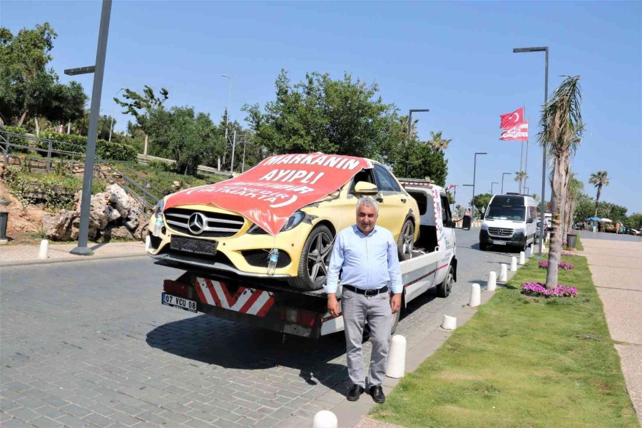 Aldığı Lüks Otomobil İle Hayal Kırıklığı Yaşayan Adam, Araca Çekici Üzerinde Şehir Turu Attırdı