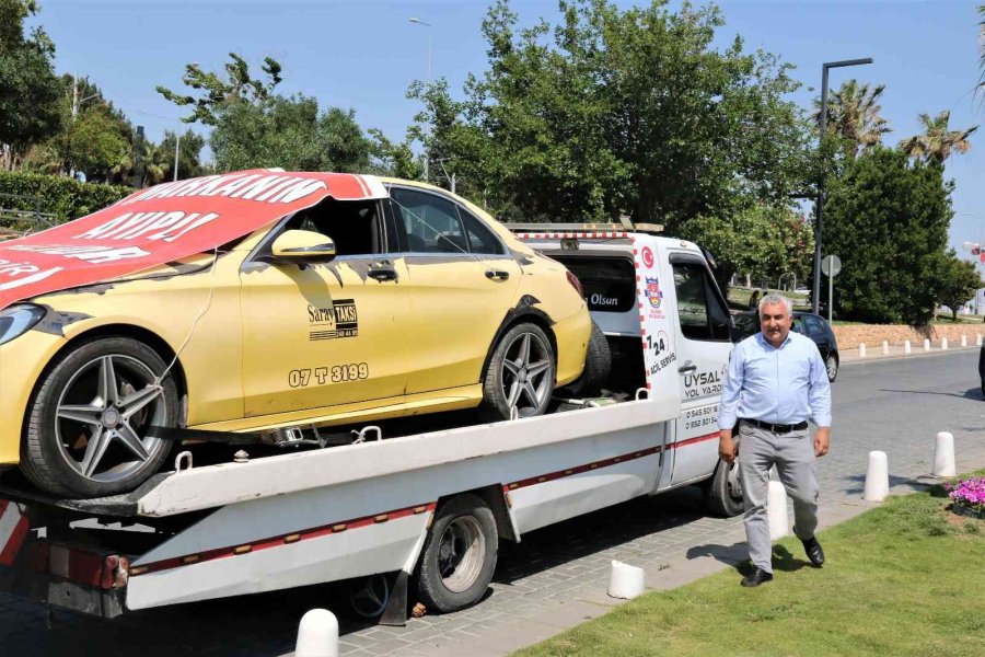 Aldığı Lüks Otomobil İle Hayal Kırıklığı Yaşayan Adam, Araca Çekici Üzerinde Şehir Turu Attırdı