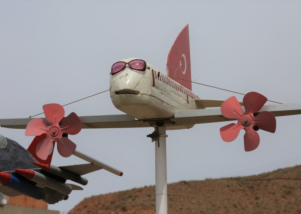 Çocukluğunda Pilotluk Hayali Kuran Kişi Hevesini Yaptığı Uçak Maketleriyle Gideriyor