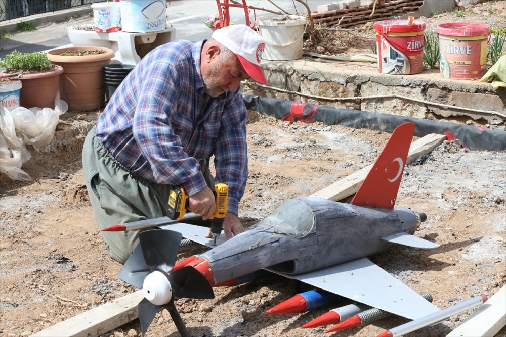 Çocukluğunda Pilotluk Hayali Kuran Kişi Hevesini Yaptığı Uçak Maketleriyle Gideriyor