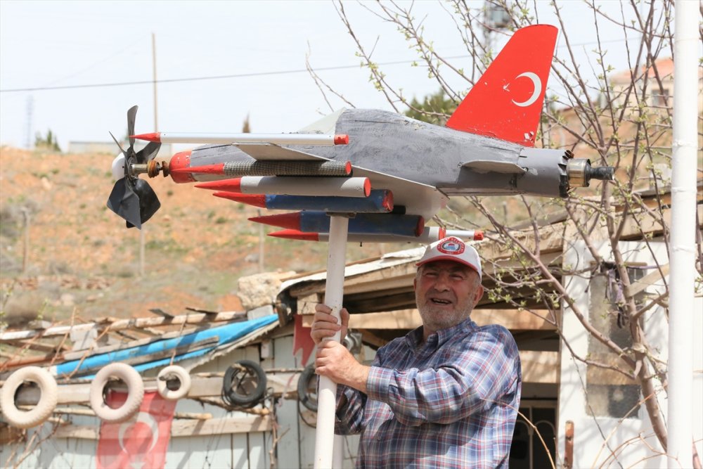 Çocukluğunda Pilotluk Hayali Kuran Kişi Hevesini Yaptığı Uçak Maketleriyle Gideriyor