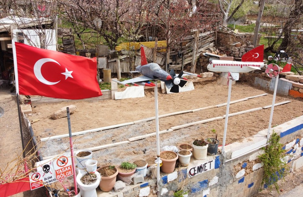 Çocukluğunda Pilotluk Hayali Kuran Kişi Hevesini Yaptığı Uçak Maketleriyle Gideriyor