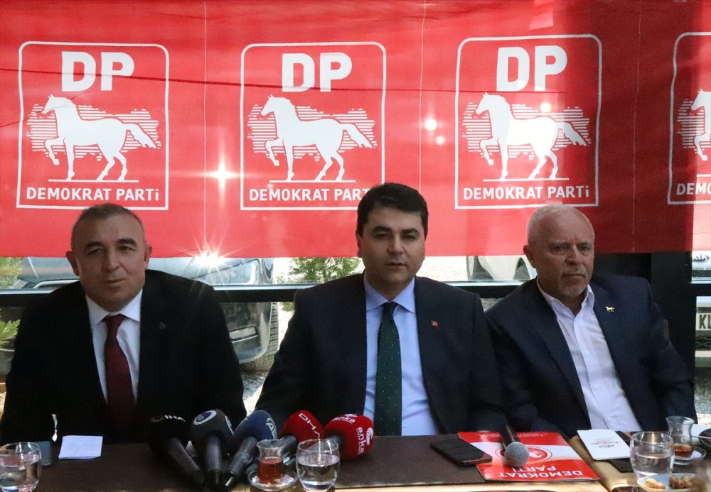 Demokrat Parti Genel Başkanı Uysal, Aksaray'da Gazetecilerle Bir Araya Geldi