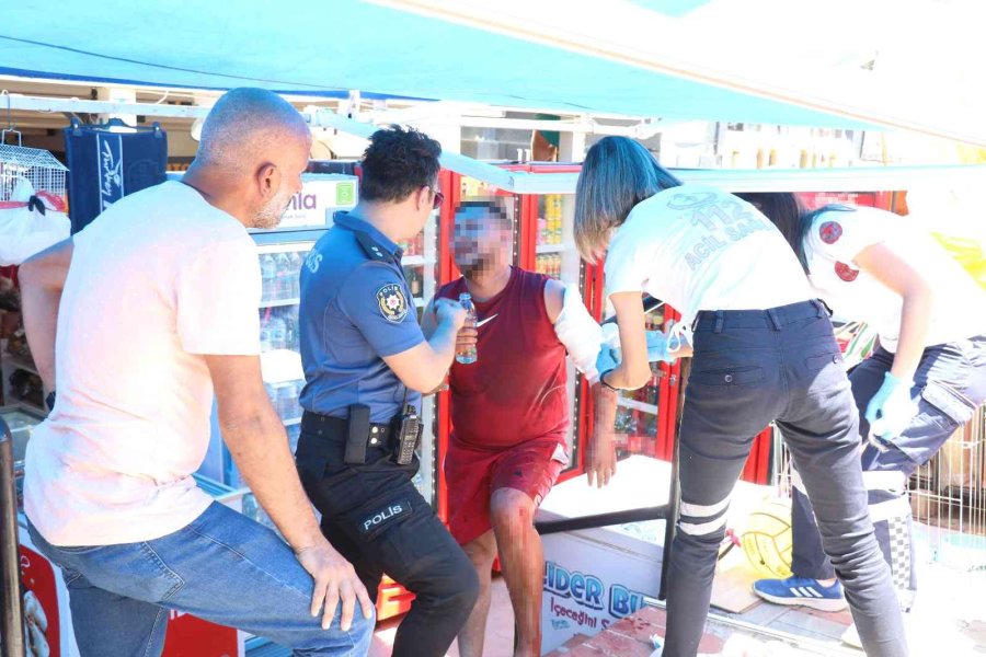 Haczi Benzin Ve Çakmakla Engellemek İsteyen Aileyi Polis Güçlükle İkna Etti