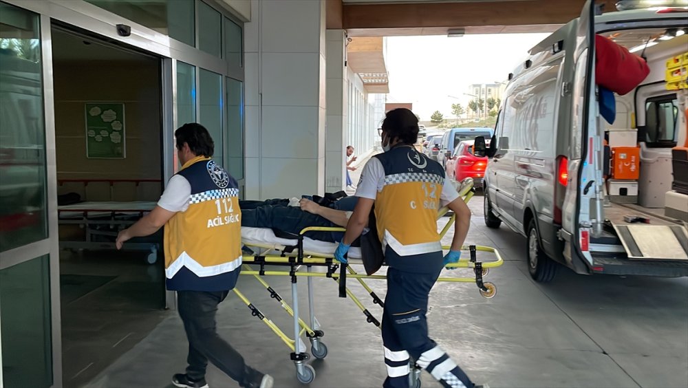 Karaman'da Bir Kişi Arkadaşının Elindeki Tabancanın Yanlışlıkla Ateş Alması Sonucu Yaralandı