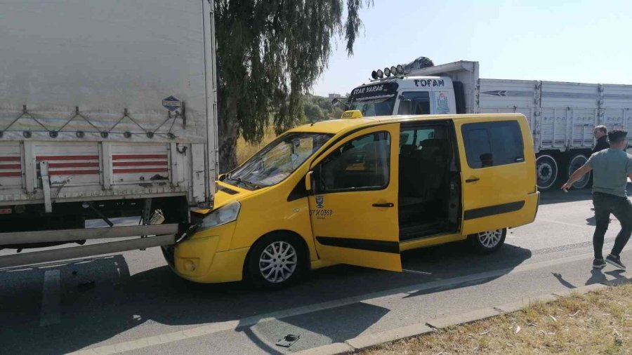 Zincirleme Kazada İngiliz Turist Yaralandı