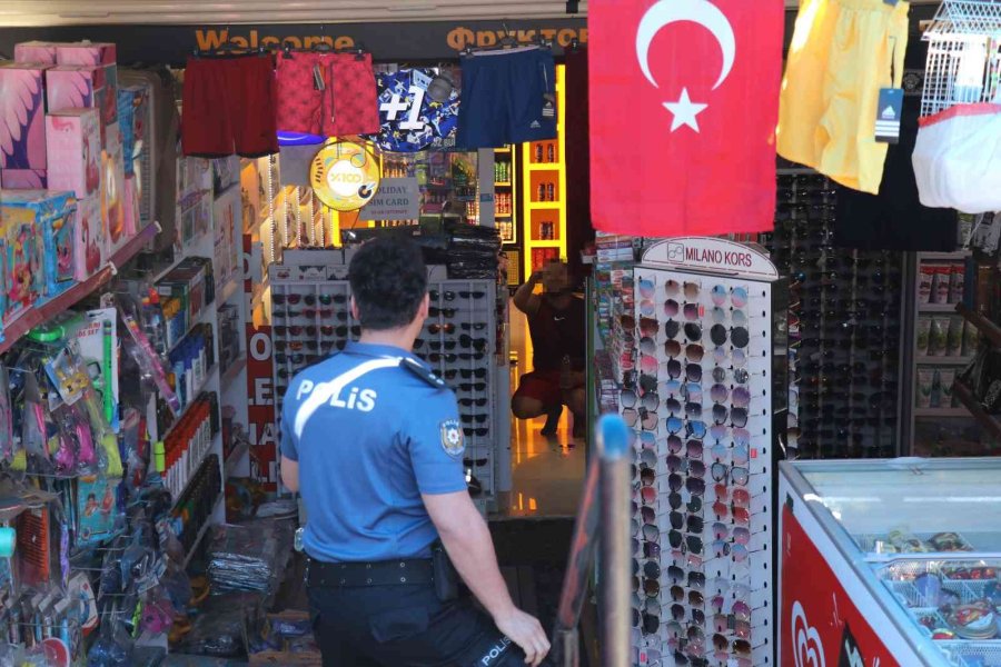 Haczi Benzin Ve Çakmakla Engellemek İsteyen Aileyi Polis Güçlükle İkna Etti