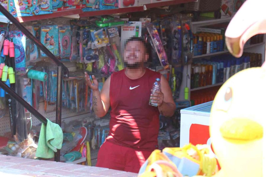 Haczi Benzin Ve Çakmakla Engellemek İsteyen Aileyi Polis Güçlükle İkna Etti