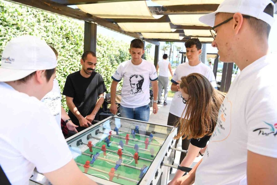 Konyaaltı’nda Gençlik Şenliği Başladı