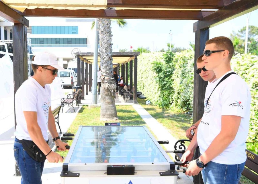 Konyaaltı’nda Gençlik Şenliği Başladı