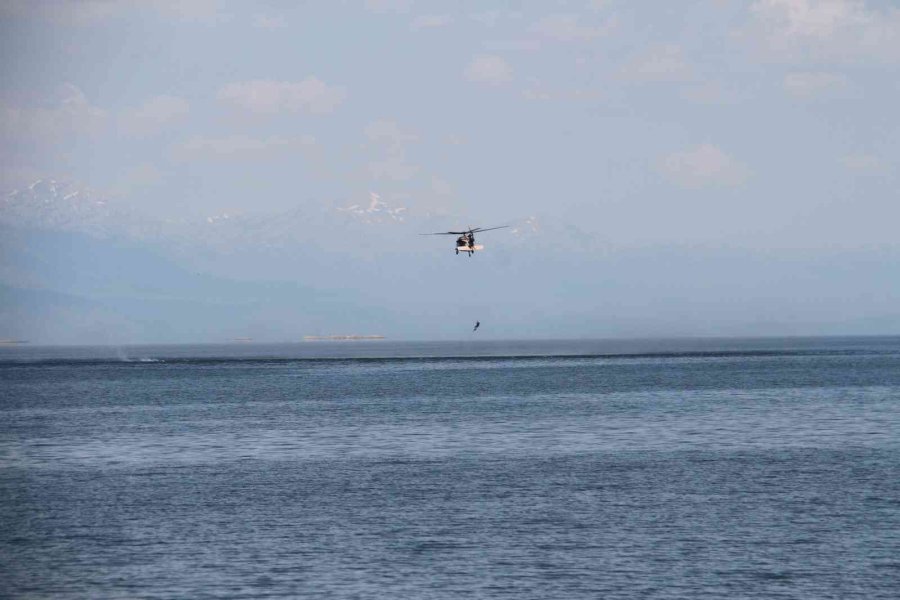 Beyşehir Gölü Üzerinde Bot Ve Paraşütçü Atma Tatbikatı