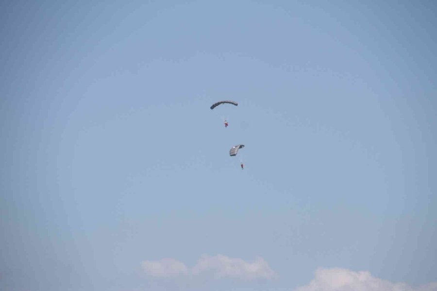 Beyşehir Gölü Üzerinde Bot Ve Paraşütçü Atma Tatbikatı