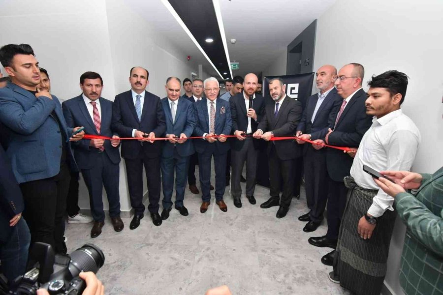 Neü Geliştirme Vakfı Ofisi Açıldı