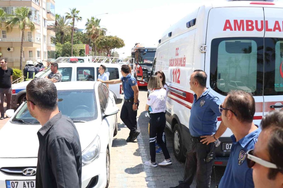 Haczi Benzin Ve Çakmakla Engellemek İsteyen Aileyi Polis Güçlükle İkna Etti