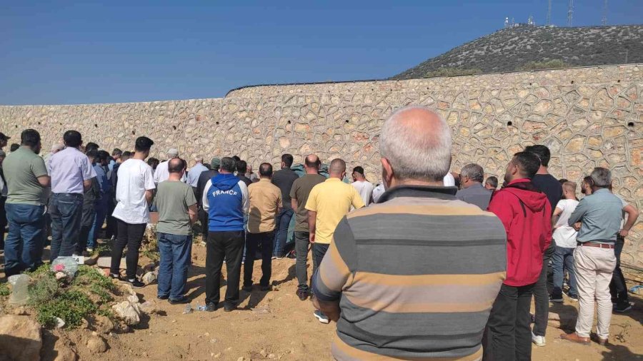 Saplantılı Aşık Kurbanı Sinem Toprağa Verildi