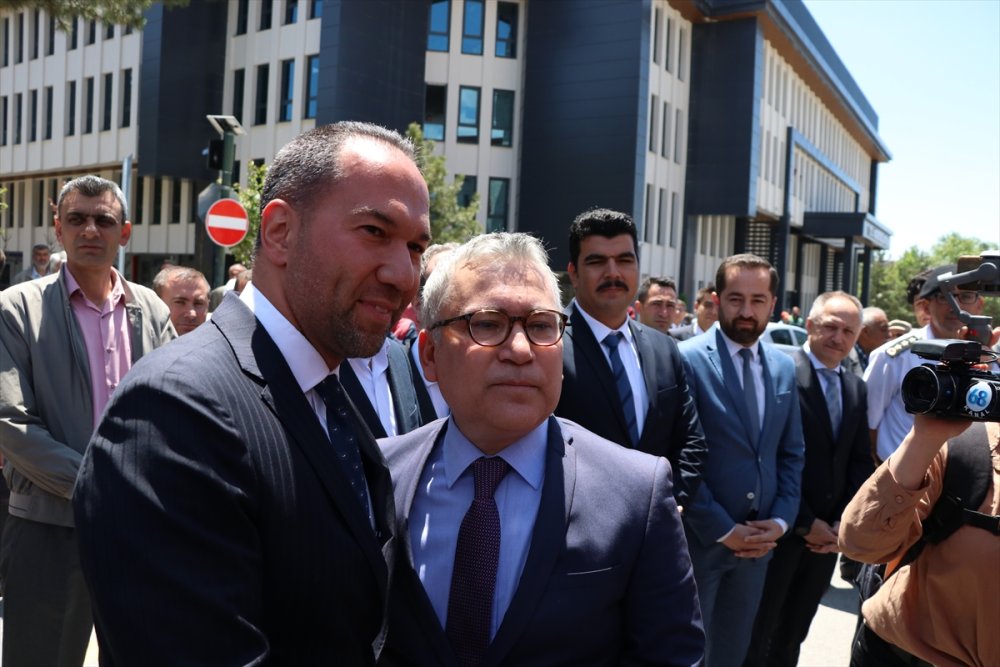 Sivas Valisi Olarak Atanan Yılmaz Şimşek, Niğde'den Uğurlandı
