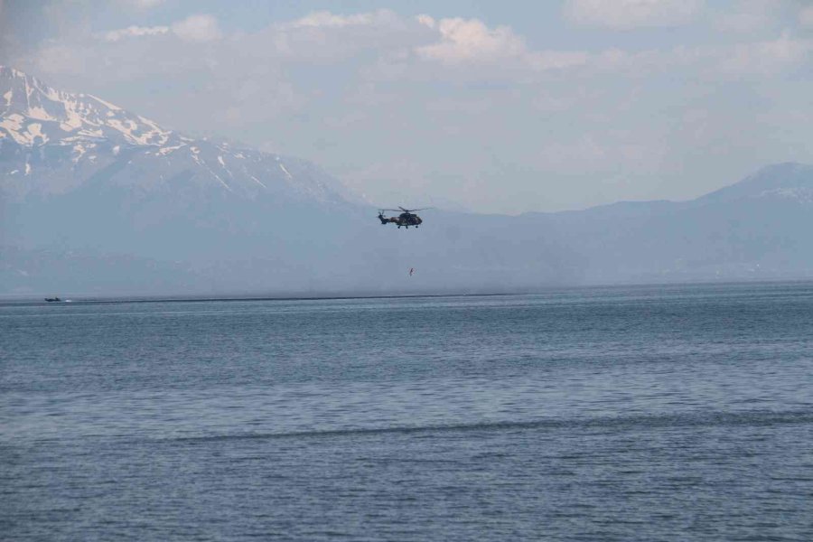 Beyşehir Gölü Üzerinde Bot Ve Paraşütçü Atma Tatbikatı