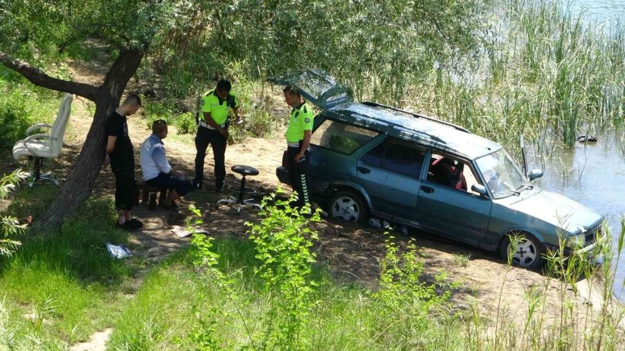 Çamura Saplanan Araçtaki Alkollü Şahıs Polise Drift Maceralarını Anlattı