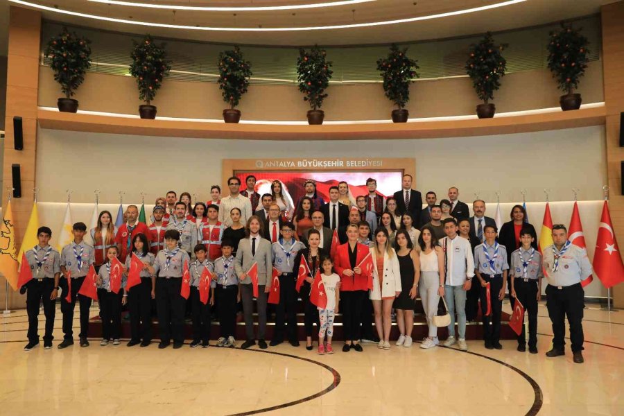 Büyükşehir Belediyesi 19 Mayıs’ı Törenle Kutladı