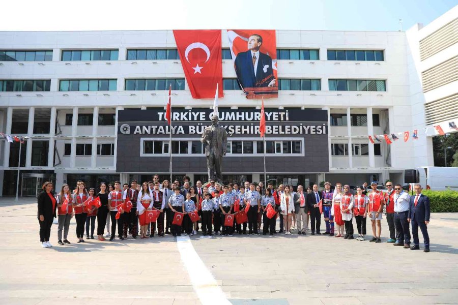Büyükşehir Belediyesi 19 Mayıs’ı Törenle Kutladı